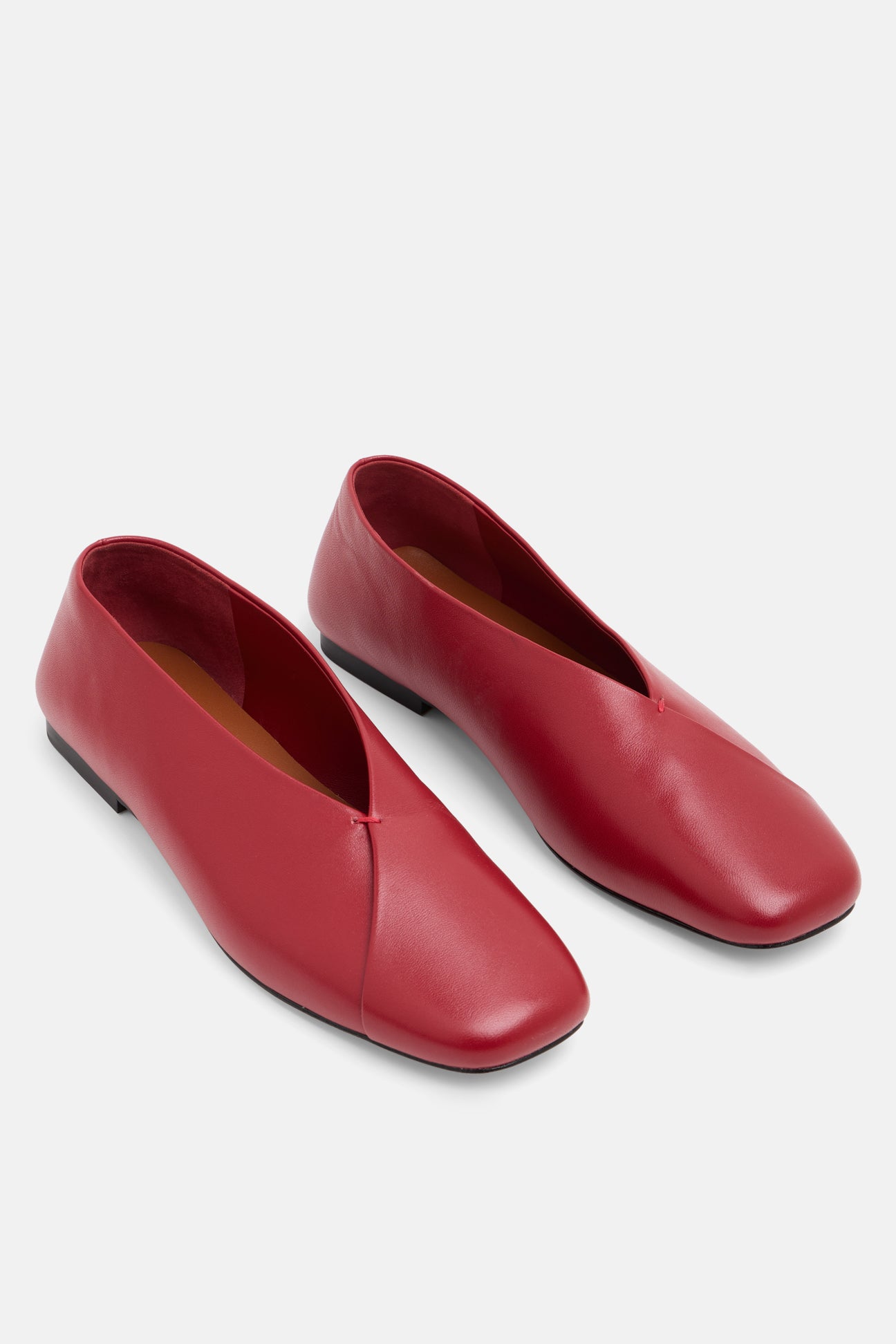 Élan Ballerina – Crimson Ember