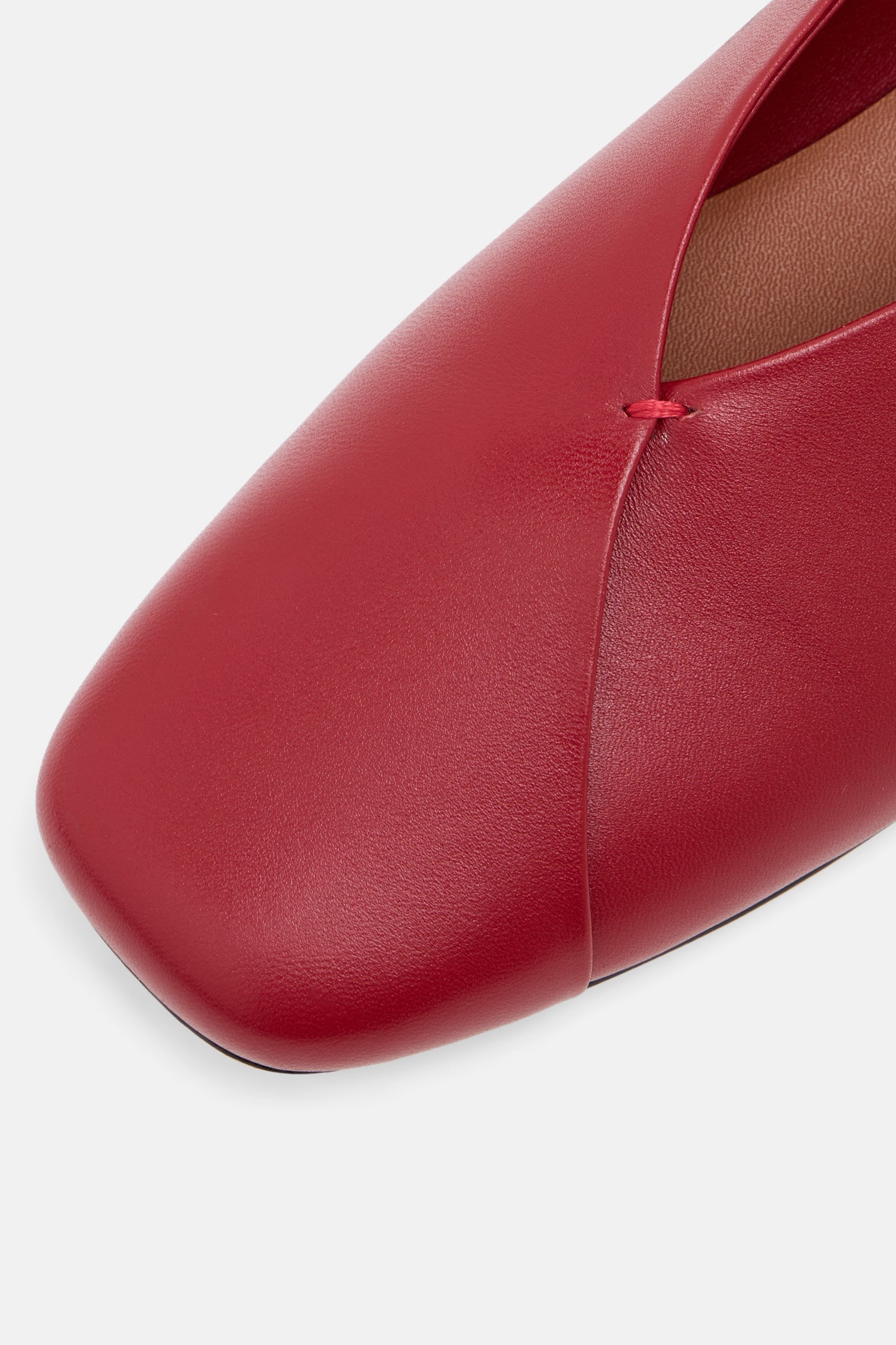 Élan Ballerina – Crimson Ember